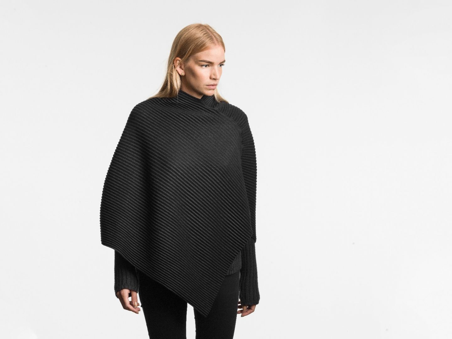 Pleece Poncho short Black