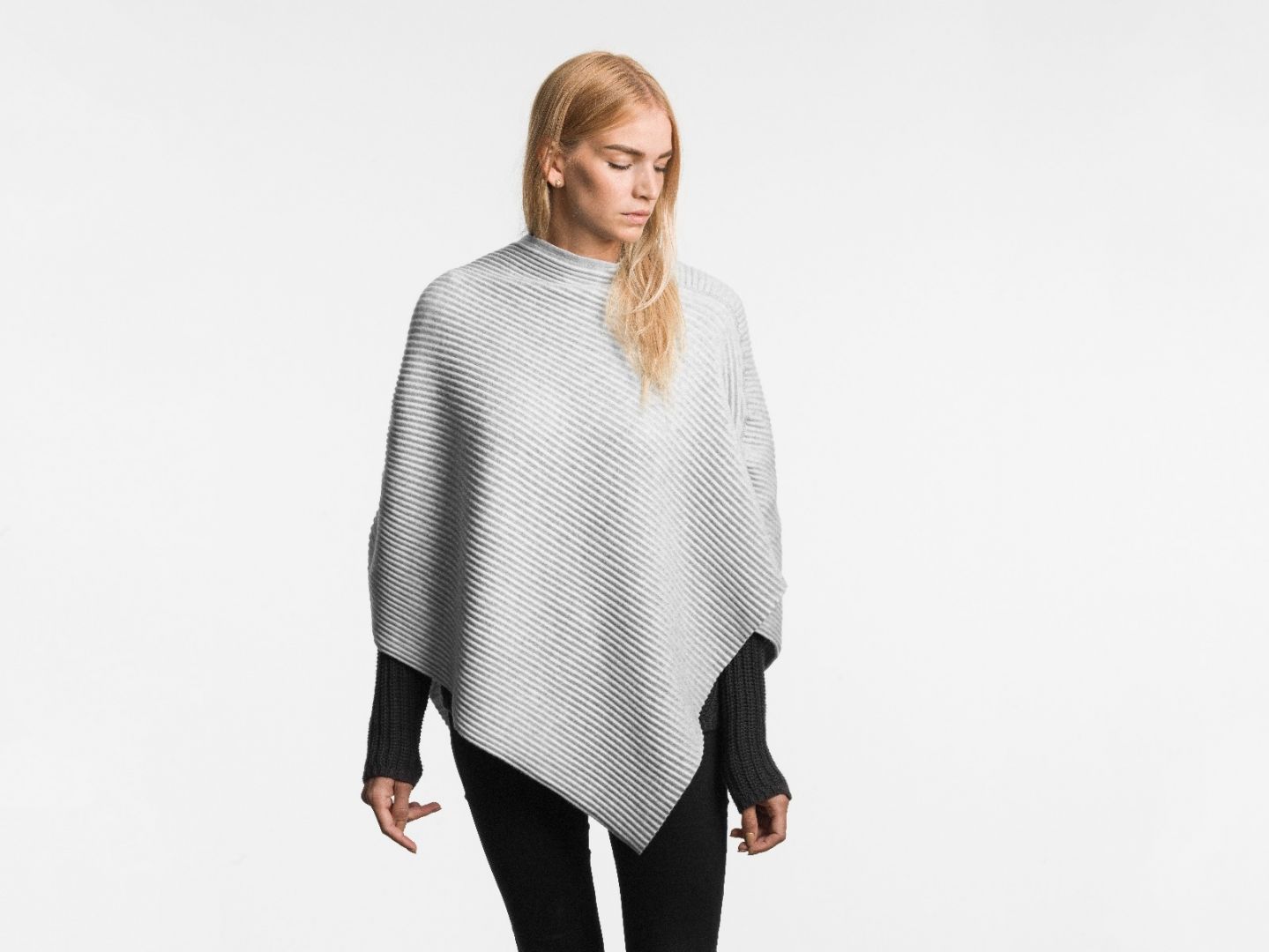 Pleece Poncho short Light grey